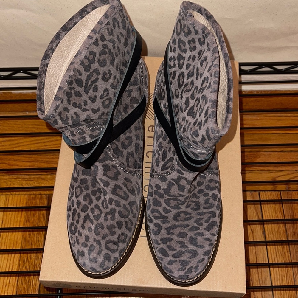 Eric Michael size 8 grey leopard print platform ankle boot good  condition